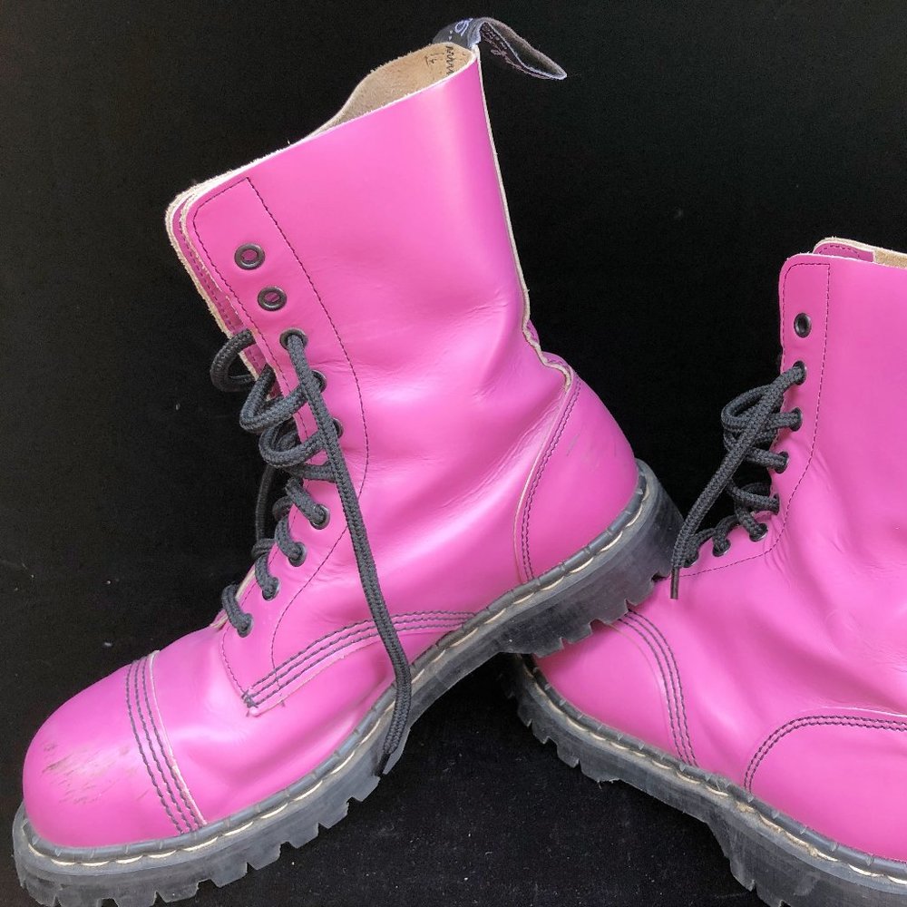 Gripfast 10 Eyelet Steel Toe Boots in Pink
